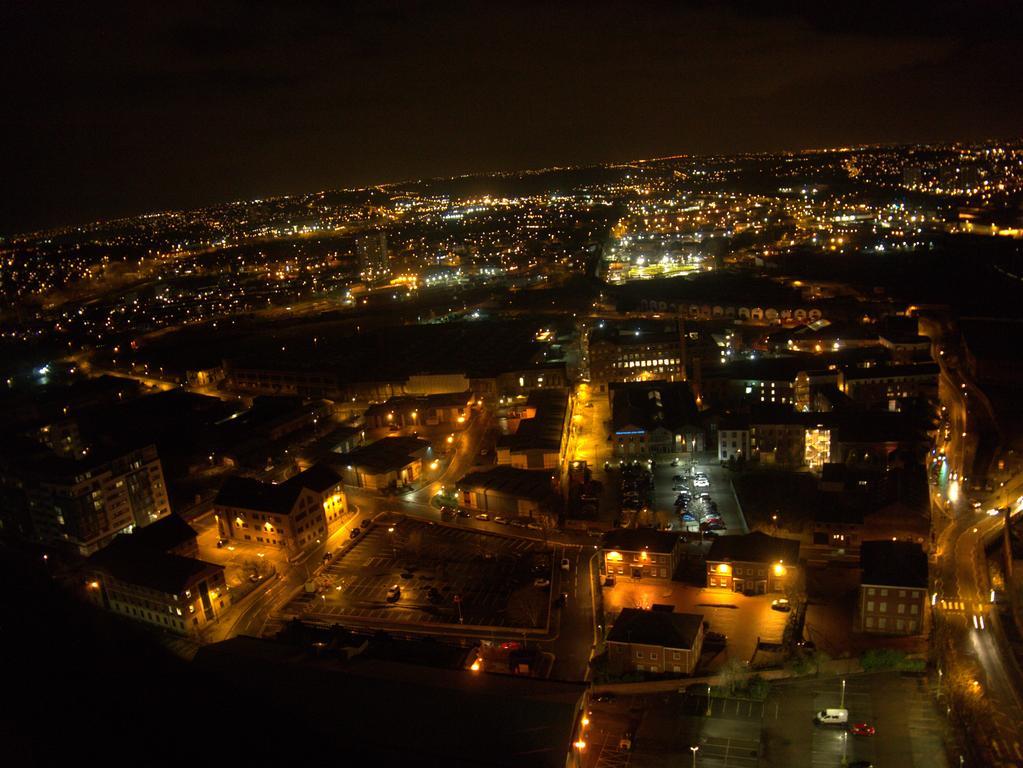 Atmosphere * Leeds (West Yorkshire)